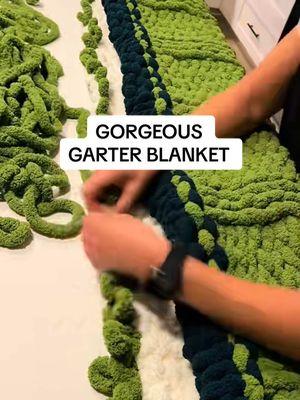 I love this garter pattern and it’s super easy. It’s so gorgeous 💚🤍 what’s your thoughts on this pattern? #garter #tutorial #chunkyknitblanket #fyp #handknitting #chunkyknit #fingerknitting #gorgeous #throwblanket #babyblanket #chunkyblankets #cozy 