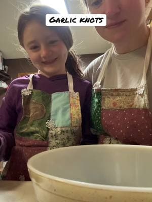 Garlic knots #mcclellandfamily #baking #bakingrecipe #breadtok #bakingwithkids 