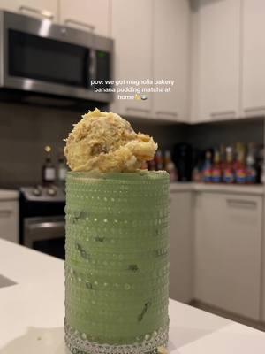 TOP TIER COMBO😮‍💨 #bananapudding #magnoliabakery #icedmatcha #bananas #blackgirltiktok #trending #homebarista #matcha #matchalatte #nyc #viralvideo 