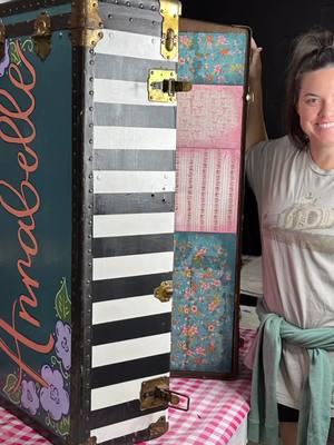 I am 💯 certain that I find more joy in gently leading someone else through their creative journey than I do in creating things with my own hands….and that’s a lot!!! 🧡 @dixiebellepaintco #womenwhodiy #leadwithheart #sharethelove #createtogether #vintagetrunk #chalkpaintedfurniture #makeover