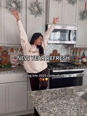 Who else is going through all their stuff to go into the new year fresh?? Let’s do it! 🤪  #newyear #newyearnewme #homerefresh #newyearsresolution #organizewithme #organizedhome #cleanwithme #MomsofTikTok 