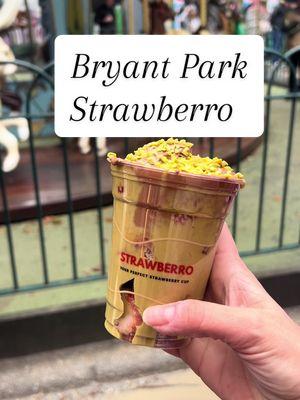 New York City @strawberro was delicious, day after the Bryant Park fire & in the rain, they were accommodating & so so nice, see you next year !!! 🍓 🍫 #strawberro #strawberry #dubaichocolate #bryantpark #bryantparkwintervillage #winter #winterfestival #wintervillage #nyeats #chocolatestrawberries #nyc #newyork #newyorkcity 