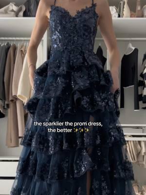 Dress worthy of a prom queen 🤭👑💫 #promdress #prom2025 #promdressideas #promdressinspo #formaldress #sparklydress #partydress #princessdress #bluepromdress 