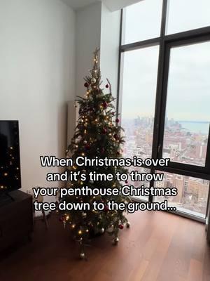 So sad that the holidays are over #nyc #penthouse #luxuryliving #christmas #christmastree #hudsonyards #manhattan #newyorkcity 