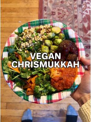 This vegan Chrismukkah was LEGIT 🤤⁣⁣ ⁣⁣ It’s rare that Christmas and the first night of Hannukah land on the same day, so this was an extra special day for my Jewish family that always comes over for our holiday party. The food was delicious as always, and this year the spread was more than 50% vegan 😎 thanks fam 🙏 ⁣⁣ ⁣⁣ @violife feta makes its way into every appetizer plate, especially with the olives and grape leaves, and we also used their mozzarella for Anna’s insanely delicious lasagna. I’m not GF myself, but was surprised at how well this came out @adreslinski 👏 ⁣⁣ ⁣⁣ But really this meal is allllll about dessert and again I surprised myself with these GF vegan marshmallow brownies. GF is definitely more dense, but brownies are a good fit for that kind of texture. We added more crunch with the decorated GF pretzels dipped in dark chocolate, and Anna’s Grinch-inspired sugar cookies were a MAJOR hit. 10/10 ⭐️⁣⁣ ⁣⁣ What is your go to plant-based holiday dish?⁣⁣ .🌻⁣⁣ .⁣⁣ .⁣⁣ .⁣⁣ .⁣⁣ .⁣⁣ .⁣⁣ .⁣⁣ .⁣⁣ #veganholiday #veganholidays #veganfood #veganmeals #veganchristmas #veganmuscle #veganinspiration #chrismukkah 