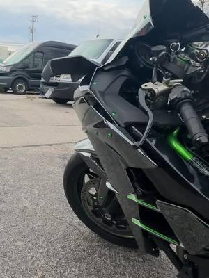 #kawasaki #ninja #h2 #H2R #kawasakiNinja #kawasakiNinjaH2 #kawasakiNinjaH2R #supercharged 