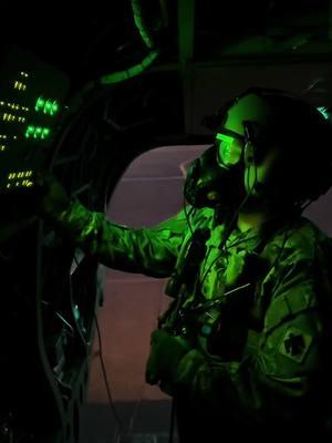 Riding with the squad after MRE ChiliMac night👹☣️☣️ . . This CBRN exercise helps soldiers build confidence in their protective gear and learn how to use and maintain it properly. #aviation #helicopterhelicooter #heavyassault #chinook #Goodhookin #combataviation #armyaviation #army #uh60 #blackhawk #brotallion #ch47 #ch47chinook #justcrewit #flightgoonies #brotallion  #aviation #helicopterhelicooter #heavyassault #chinook #Goodhookin #combataviation #armyaviation #army #uh60 #blackhawk #brotallion #ch47 #ch47chinook #justcrewit