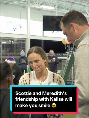 The Schefflers went holiday shopping with 7-year-old Kalise, a student at local charity Behind Every Door. She brought along a special gift for Scottie and Meredith ❤️ #scottiescheffler #PGATOUR #golf 