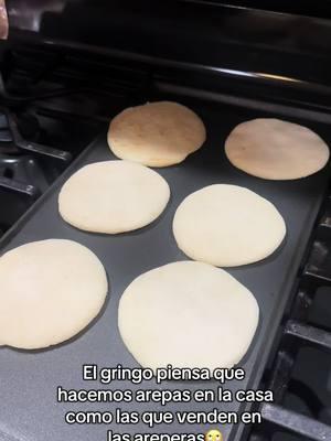 El Gigi y que: vamos a preparar arepas, cuando soy la única venezolana que no hace arepas 😂 #gringoylatina #gringoyvenezolana #venezolanaenusa #venezolanaygringo 