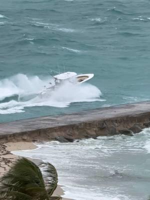 Today's conditions ar the wavy Haulover Inlet. Filmed exclusively for us by my good friend Scott  #hauloverinlet #wavy #miami  