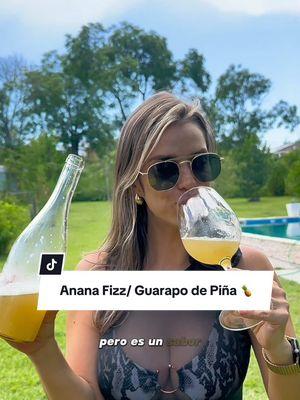 No vas a creer lo rico que queda este ANANÁ FIZZ o GUARAPO DE PIÑA fermentada casera. Bálsamo para tu intestino, además de ser súper refrescante, esta bebida es ideal para mejorar tu digestión y sumar beneficios a tu día a día. 🍍💛 Bebidas probióticas como esta forman parte de mi nuevo curso Fermentados y Germinados 2.0. Si quieres aprender más sobre probióticos, alimentación viva y cómo cuidar tu microbiota con recetas prácticas y deliciosas, ¡ya puedes inscribirte mediante el enlace en mi perfil! 💻 ¿Quieres aprender a hacerlo? Déjame un comentario con “Parte 2” si quieres que suba el paso a paso completo para que lo prepares en casa. 🔁💬 #ANANAFIZZ #GUARAPODePiña #FermentaciónNatural #FermentadosCaseros #AlimentaciónViva #Probióticos #SaludIntestinal #CursoDeFermentadosYGerminados #MicrobiotaSaludable #AlimentaciónConsciente #MinutoHealthy