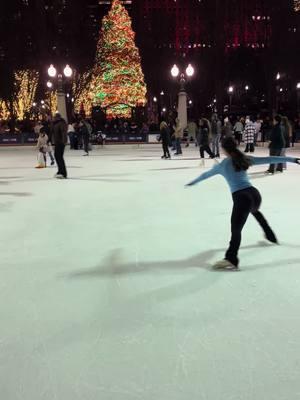 Outdoor rinks>>                                           #figureskating #figureskater #figureskaters #figureskates ##ice##IceSkating##iceskates##iceskater##iceskaters##fypage##foryou##foryoupage##foryoupage❤️❤️##happy##viral##famous##waltzjump##scratchspin##milleniumpark##chicago##outdoorrink##lululemon##edea##edeaskates##edeapianos