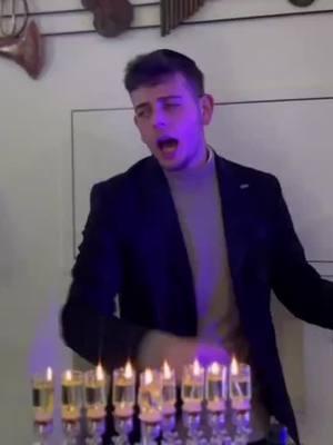 Watch a Chanukah Medley by Sruli Fetman 🔸 🔸 🔸 🔸 🔸 🔸 🔸 🔸 🔸 #hanukkah #songs #musiccover #musicsong #menorah #dailymusic #musicvideos #videoclip #מנורה 