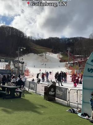 Este lugar súper recomendado✨📍Ober Mountain ‪1339 Ski Mountain Rd, Gatlinburg, TN 37738, USA‬ #obermountain #gatlinburgtennessee #vacacionesenfamilia #estadosunidos🇺🇸 #invierno #tennessee #paratii #nicaragua🇳🇮❤️ #tiktokviral #gatlinburg 