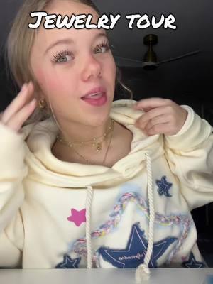 Use code PHOENIX879 for money off #evryjewels @EVRY JEWELS #kendrascott @Kendra Scott #jewelry #tour @aelfriceden_official for the sweatshirt 