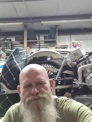 #halfedasscustoms #dumbshit #halfedass #fyp #SmallBusiness #ridertok #bikertok #bobbermotorcycles #harleydavidson #softail #hogsinheat #choppermotorcycle #polaris 