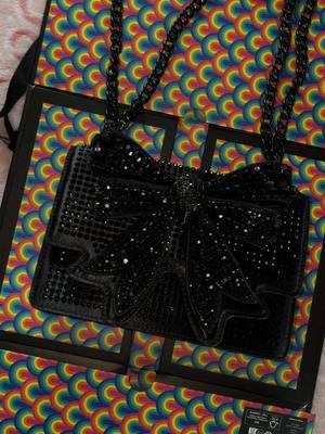 Kurt Geiger black rhinestone bow bag unboxing🖤🪩✨ it’s still on sale on the Kurt Geiger website amigas!!✨✨ #unboxing #kurtgeiger #thebowbag #rhinestonebowbag #blackbowbag #fyp #parati #🍓 