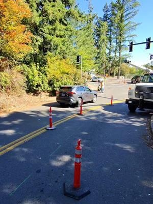 Draft from 10/3/24  Mainline has their paddles on slow, when I have traffic, they hold while mine comes out! #flagging #career #cars #fyp #oregon #bluecollar #work #jobsite 