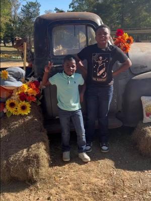 Late post!🥹🎃🍁🍂 . . . . #akelaheard #myjourney #auntie #nephews #pumpkinpatch #fall #familytime #fyp #foryou 