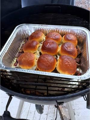 Ribeye Sliders on the SNS Grill #slownsear #snsgrills #meat #steak #steaksliders #yum #steak #ribeye #1855beef #kingshawaiian #cheeselover  #kettlegrill #EasyRecipe #eat #easy #Recipe #sogood 