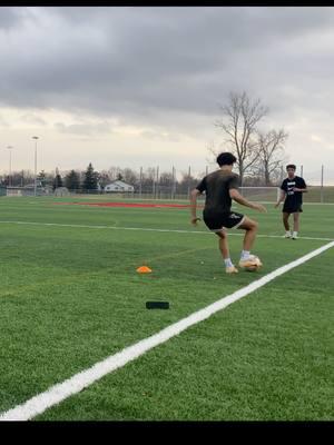 Sometimes simple drills are the best. #footballers #soccertiktok #prosoccerplayer #Soccer #soccertraining