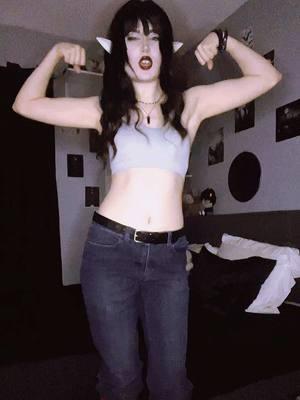 was too lazy to paint my whole body 🙅 #marcelinethevampirequeen #adventuretime #adventuretimecosplay #marceline #marcelinecosplay 