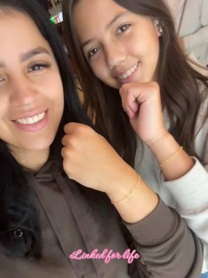 #motherdaughter #mothersday #felizdiadelasmadres #daughter #permanentbracelet #permanentjewelry #matchingbracelets #motherdaughtergoals 