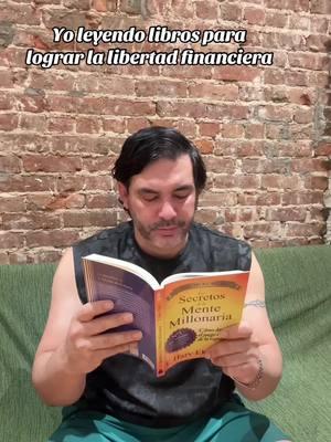 Soy MILLONARIO‼️ Me puse a leer varios libros para lograr mi libertad financiera y después de mucho esfuerzo logré lo que buscaba: SER MILLONARIO. Quien de ustedes está en la misma? Los leo. Para más consejos millonarios subcribanse a mi canal y vengan a verme al teatro en NYC asi se ríen mucho durante una hora. No van a ser millonarios pero si se van a divertir mucho.  Link del show en NYC en mi BIO. #millonario #padrericopadrepobre #quierosermillonario #millionaire #humor #comedia 