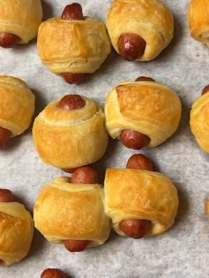 The perfect appetizer for game night or New Year's Eve - whether you're having a quiet night at home or entertaining! Our Pigs In A Blanket are made fresh and ready for you to grab & go with easy reheating instructions. 🌭 🥐 🎉 #stewleonards #pigsinablanket #newyearseve #footballsnacks