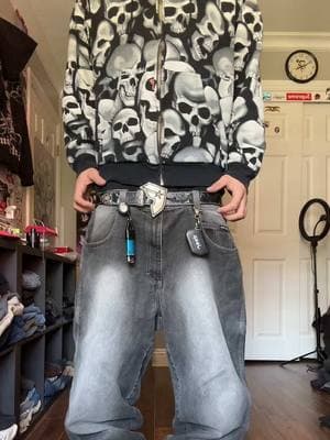 get fitted with me ❤️🏴‍☠️ #y2k #baggy #baggyjeans #jnco #jncojeans #swag #southpole #depop #thrift #affliction #tapout #lilpeep #fyp 