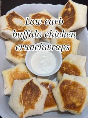 Low carb buffalo chicken crunch wraps are a hit #lowcarbrecipes #lowcarbsnack #lowcarbmealprep #buffalochickenwraps 