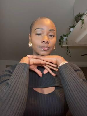 Embracing the look #influencer #contentcteator #confidence #selflove #selflovejourney #baldhead #baldwomen 