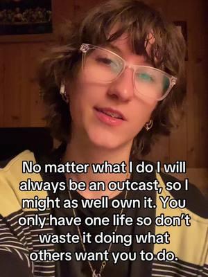 Tried being normal for a bit but life wasn’t as fun, even if I’m a weird and look different then how others think I should atleast I’m happy. If it doesn’t hurt anyone else then do whatever makes you happy. #liveonce #youonlyliveonce #loveyourself #selflove 