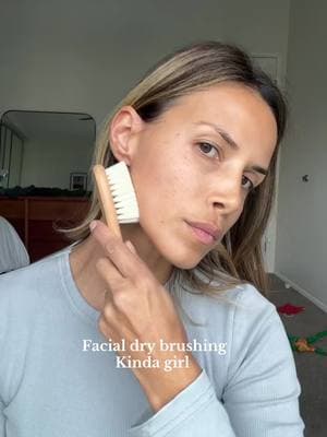 I promise you, you don’t know what you’re missing with this one 😉 Let me know you would like a tutorial!  The exact one I used is linked. You want to make sure that the Brush hair is very soft and meant for facial dry brushing. #facialdrybrushing #drybrushing #biohacks 