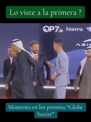 No he visto memes de esto , solo yo lo vi 😱 #globesoccer #premios #apretondemanos #saludo #cr7cristianoronaldo #neymar 