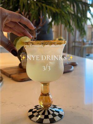 Champagne Margarita✨🥂 New Year’s Eve drink idea Sweet and salty rim: salt mixed with gold sanding sugar  1oz tequilaa  .5oz orange liqueurr  .5oz lime juice  .5oz agave  Top with champagne and edible glitter  #nye #newyearseve #newyears #newyearsdrinks #newyearseveparty #newyearsideas #newyearseveideas