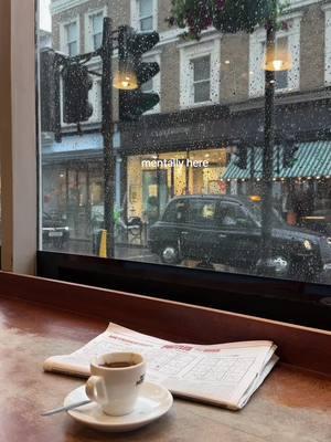 Solo coffee date in London, people watching on a rainy day #london #cozy #unitedkingdom #raintok #rain #peaceful #calm #solo 