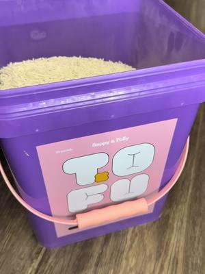 Have you guys tried tofu litter yet?! @HappyandPolly #happyandpolly #cat #cats #catbox #catlitter #cattoys #cattree #cathealth #kitty #catsoftiktok #catlover #catsmoves #mom #catmom #moms #MomsofTikTok #tofulitter 