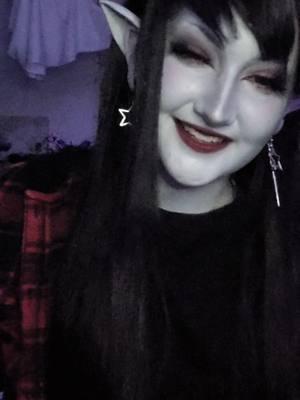 #MARCELINE ignore me immediately forgetting the lyrics #marceline #marcelinethevampirequeen #marcelinecosplay #adventuretime #facepaint 