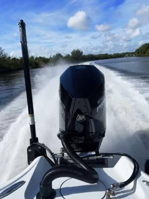 Leaving those slow speed signs far behind you. #PowerPole | @Bob’s Machine Shop  #bobsmachine #boating #mercurymarine #jackplate 