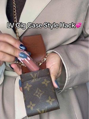 My favorite way to use this small pre-loved LV case! I bought this for $67! Let me know what you think!💞🙌🏽🫶🏼 #lv #louisvuitton #stylehack #lvcase #louisvuittonmonogram #prelovedluxury #luxuryaccesory #hack #fyp #tiktokhack #outfithack #monochromatic #monogram #crossbody #beltbag #louisvuittonbag #lvmonogram #louisvuittonworld #fashionhack #restyle #practicalstyle #elegant #classy 