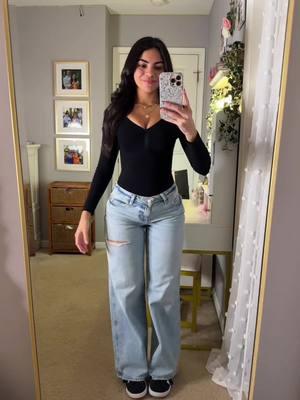 Bodysuit and lowrise jeans combo>>> #OOTD #outfit #style #jeans #bodysuit #lowrisejeans #winter #inspo 