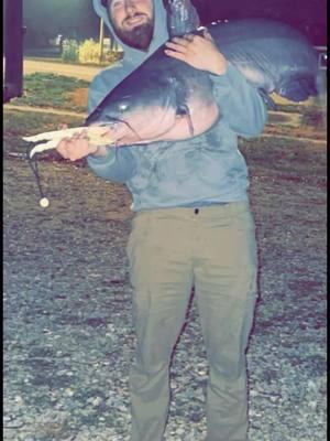 #seaarkboats#slickstixfishing #monsterrodholders#bluecatfish #illinois#missouri#mississippiriver #missouririver 