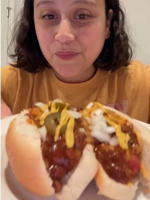 Excuse the frizzy hair 😳 #fyp #mukbang #chilicheesedog #chilicheesedogs #hotdog #dinner #eatwithme 