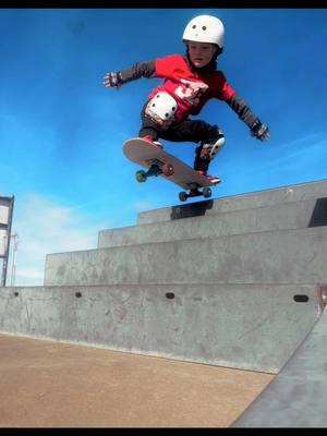 Get them new board wobbles. #skateparkvibes #6years #shredding #littleshredder #oklahoma #okie #Skateboarding #littleskater #watongaskatepark #kingfisherskatepark 