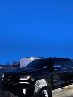 @General Motors do you guys approve? #fyp #clean #highcountry #powdercoat #minnesota #foryoupage #goviral #forupage #fyppppppppppppppppppppppp #goviral #relatable #chevy #hardcoreoffroad #clean #creed #rocklights #tracbars #wides #24s #trend 