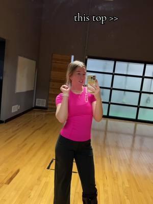 in love with this color #gymfit #gymtop #gymtshirt #compressionshirt #gym #pinktop #pinkgymoutfit #gymgirl 