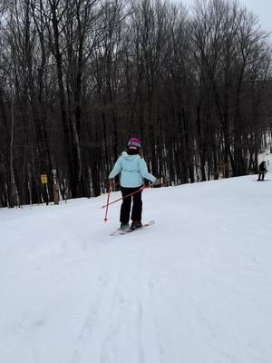 Go Hayleigh go! #schussmountain #skiing #michigan #firstdate #ski #snowboarding #gokyliego 