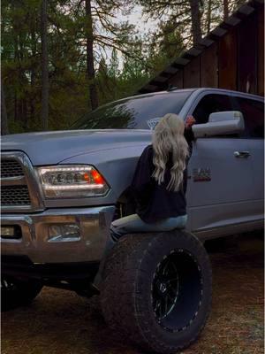 parked it underneath the pink sky @Peyton Rose  #CapCut #22x14 #24x14 #26x16 #pnw #photography #videography #4g #dodge #wides #oregon #ram 