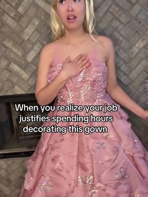 This trend is so fun #noonemournsthewicked #partyprincess #glindacosplay #wickedcosplay #princessparty #partyentertainment #princesscosplay #kidsentertainer #kidspartyideas  #characterentertainment #princessperformer #characterparties #professionalprincess 